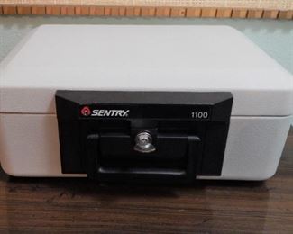 Sentry lockbox with key