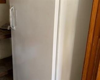 Signature 2000 upright freezer - Not frost-free