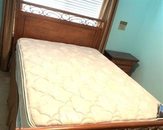 Queen Mattress Set - super clean - double covered