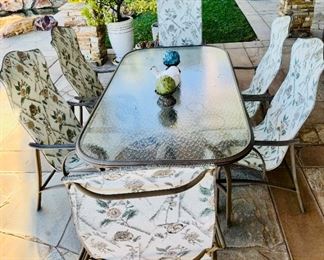 Patio table w/6 chairs