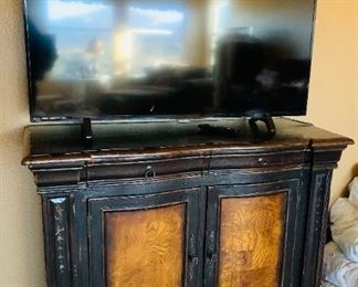 Buffet Cabinet / Smart TV