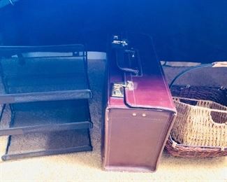 Briefcase / Metal Desk Trays