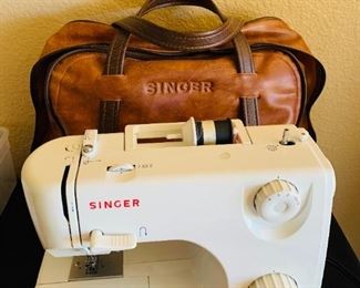 Singer Sewing Machine w/Bag