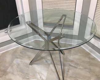 Chic Round GlassTop Table