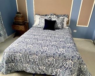 Full size bed, Ralph Lauren bedding (Queen)