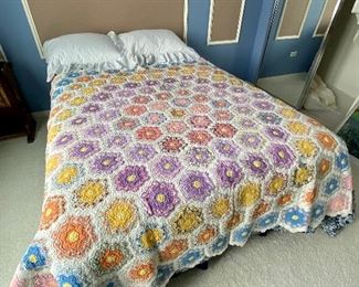 Antique Octagon sided quilt, 'Grandmother's Flower Garden' pattern, circa 1935. Excellent condition!