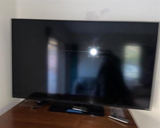 Vzio E550i-B2  flat screen TV
