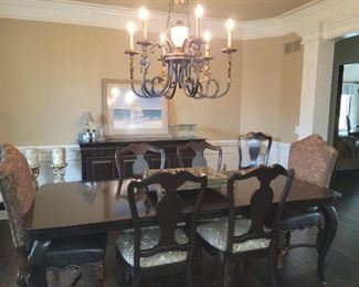 Thomasville dining table, 8 chairs & buffet