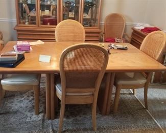 MCM STYLE TABLE WITH 2 LEAVES AND 8 CHAIRS