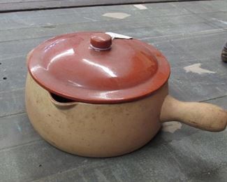 Lg. Redwing pot with lid