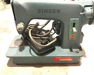 Vintage Singer sewing machine with many accessories!
