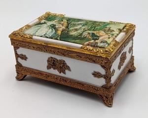 Elegant Vintage Jewelry Box. Looks to be in great condition and measures 4.5” x 3” and 2” high.