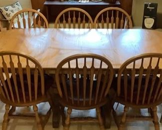 8 chair beautiful oak dining table with two leaves