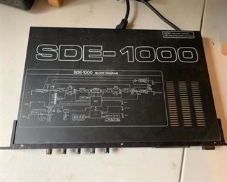 Roland SDE-1000 Digital Delay