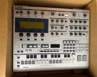 Yamaha Music Production Studio RS7000 Integrated Sampling Sequencer 