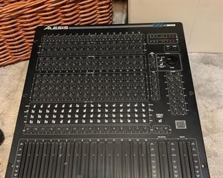Alesis 1622 16 Channel Studio Mixer
