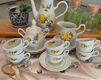 Vintage Porcelain Imperial Gift 17 Piece Coffee Set