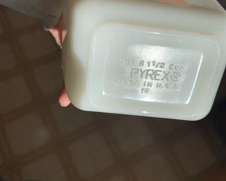 Pyrex Butterprint Amish Refrigerator Dish Set With Original Lids