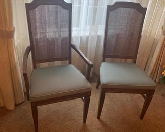 United Furniture Mid-Century Dining Set