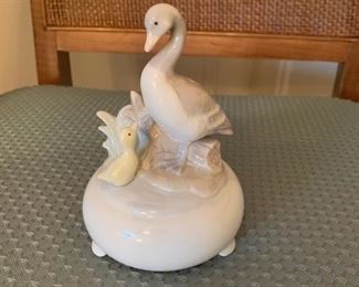 George Good Porcelain Mama Duck Music Box