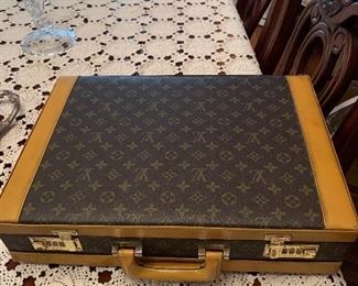 This is a Louis Vuitton briefcase vintage very nice condition