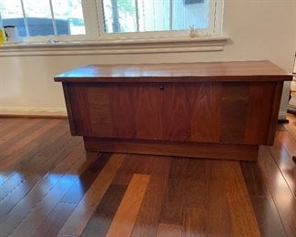 Lane 60's cedar chest
