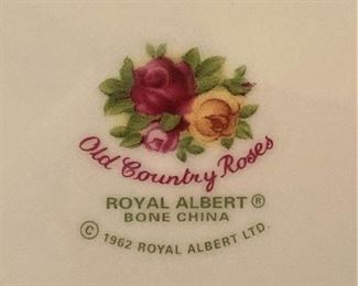 50 pieces of "Old Country Roses" by Royal Albert