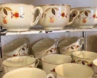 More vintage Hall dishes "Autumn Leaves"