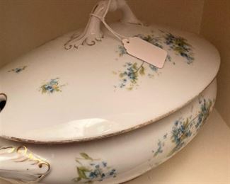 Lidded tureen