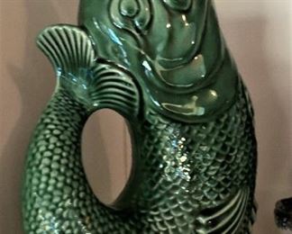 Gurgling fish picther