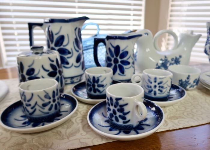 Cute Blue and White Dishes - Porcelana M. SIAO - MG