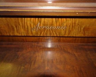 Acrosonic spinet piano