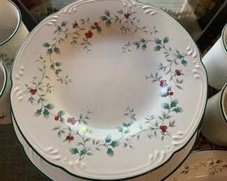Pfaltzgraff Winterberry 8 place settings with serving pieces