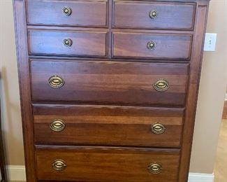 Broyhill chest of draws