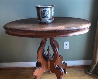 Living Room:  A 35" wide antique oval table on porcelain casters displays a two-piece porcelain vase.