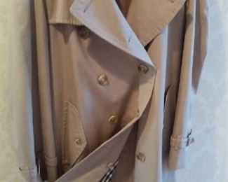 "Smalls" Area:  A men's classic BURBERRYS trench coat in size 42-Regular is perfect for the transitional weather. 