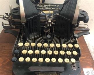 Rare antique  “batwing” Oliver typewriter!