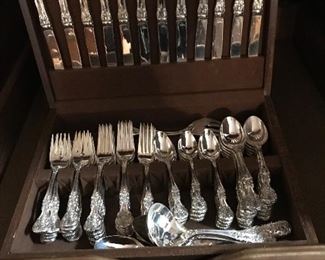 Heavy silver plated flatware
Service for 12