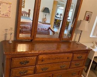 Broyhill dresser/mirror 