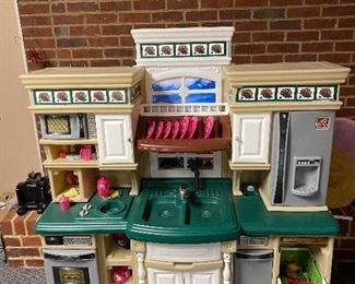 Toy kitchen