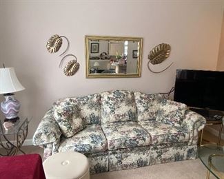Smith Brothers Floral Sofa in Excellent Condition