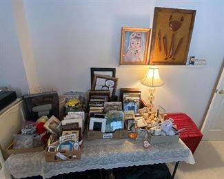 Photo Frames, Unique Art, Smaller Home Décor and Figurines