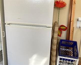 Magic Chef Refrigerator - Very Clean, Works Great! Dent in bottom of door (does not affect use)