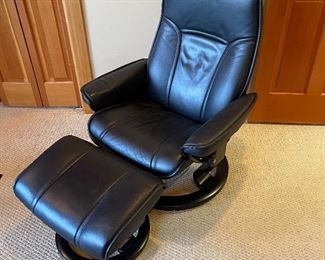 EKOMES Stressless Recliner & Ottoman / Nice condition leather
Made in Norway