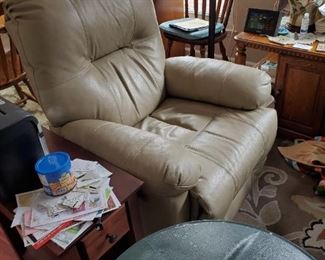 1-year old leather lift chair recliner