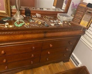 More jewelry items and jewelry box! 