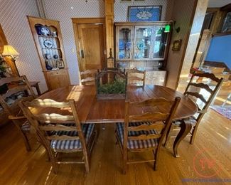 ETHAN ALLEN French Country Wood Dining Room Table and Chair Set and ETHAN ALLEN French Country Wood Dining Room Lighted Hutch / Cabinet