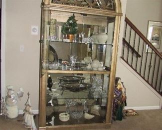 Lovely huge Curio cabinet with lots of deco pieces