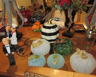 Lots and lots of deco pumpkins