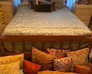Full size Early American bed.  
Headboard, footboard and rails.